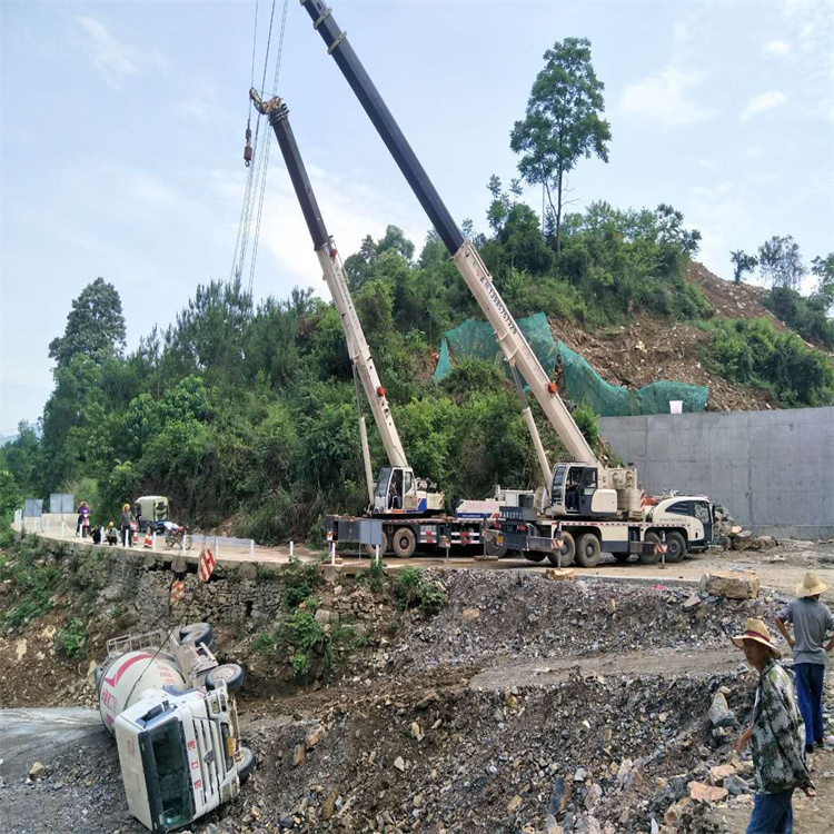 望都县汽车掉沟里叫吊车救援要多少钱